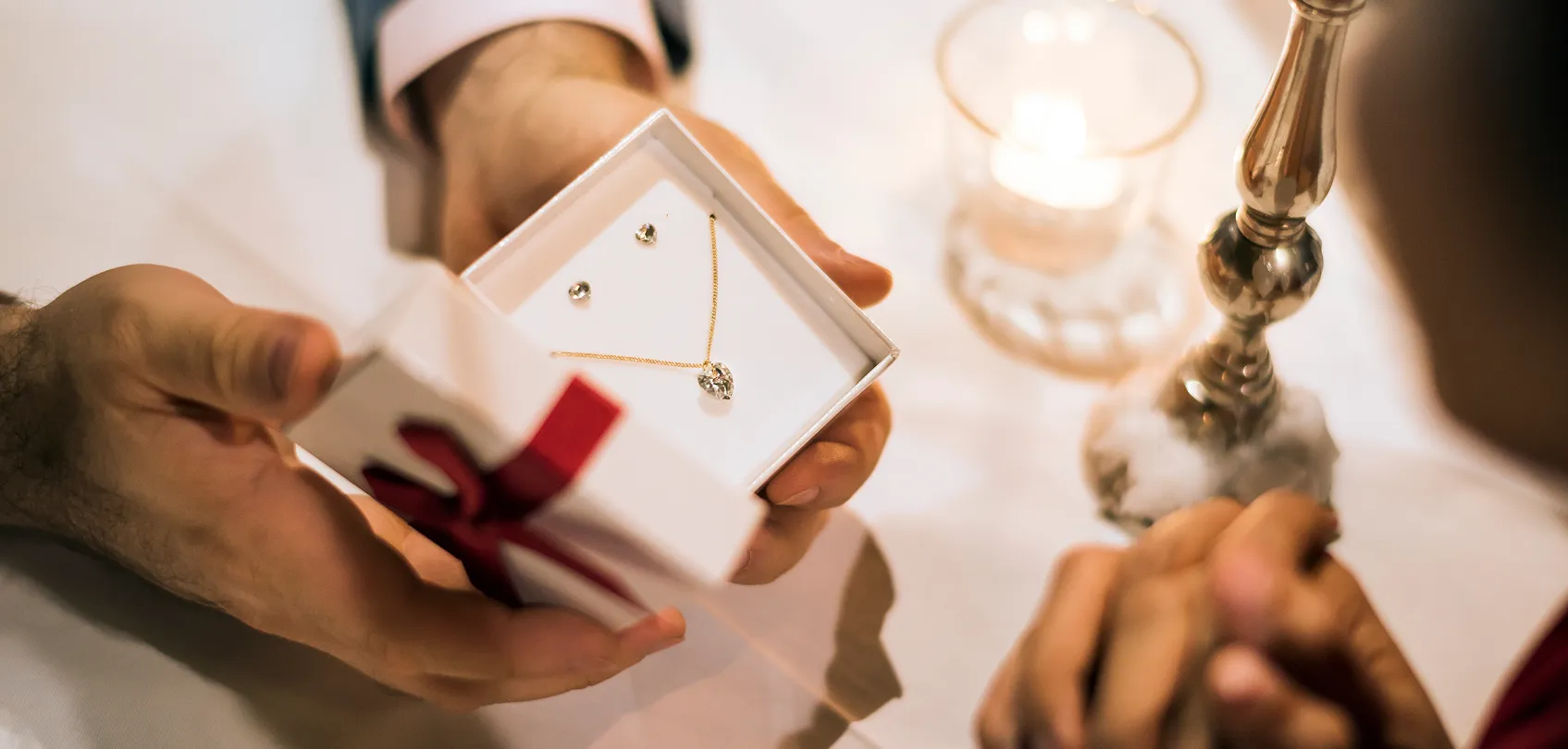 ¿Por qué regalar joyas en Navidad es el detalle perfecto?